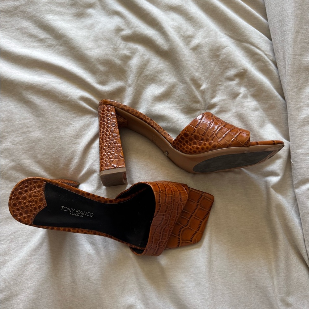 worn once. size 8. great conditions. quinn brown croc. tony bianco